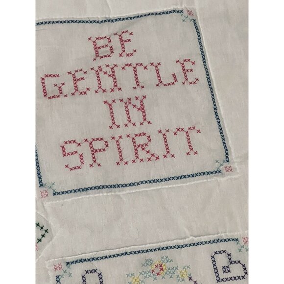 Handmade Embroidered Lap Quilt Throw Wall Hanging Country Cottagecore Clean - Picture 4 of 11